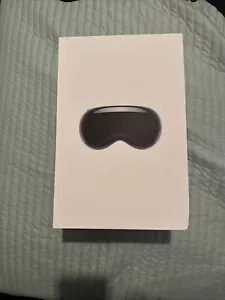 Apple Vision Pro 1TB, Not Opened , Belkin Case, M Knit Band Light Seal 33W - Picture 1 of 3