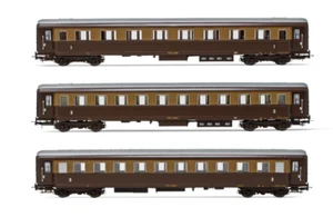 HORNBY HR4326 FS SET 3 CARROZZE LIVREA CASTANO/ISABELLA - Foto 1 di 1
