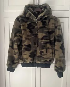 Odiva Camo Hoodie Sz. M Faux Fur Jacket Green Plush Zip Front Long Sleeve - Picture 1 of 8