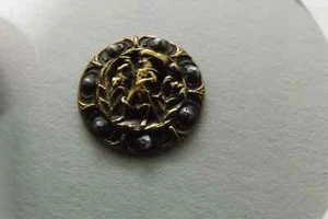 SCARCE VINTAGE PUSS IN BOOTS BUTTON 1.5cms (2432) - Picture 1 of 6