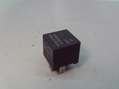 Relé HELLA 4RD 933 332-05 5 pinos para Triumph Daytona 600 2003 - 2004 T16 - Imagem 1 de 4