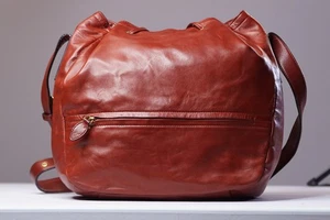 Rochas Paris Schultertasche aus weichem Leder mit Kordelzug - Bild 1 von 21