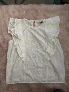 Universal Thread Ruffle Top - Picture 1 of 4