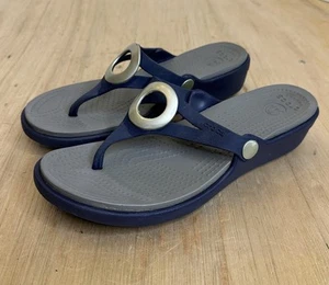 Crocs DAMEN-FLIP-FLOP-RIEMENSANDALEN 8 MARINEBLAU SANRAH ABGESCHRÄGTE KREISE - Bild 1 von 15