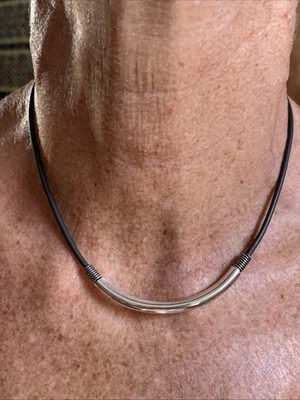 Messico. Girocollo in argento e caucciù  - Immagine 1 di 4