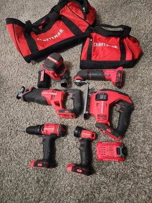 Kit combinado de 6 herramientas Craftsman en excelente estado 1 batería de iones de litio de 20 V y 2 bolsas Foto 1 de 4