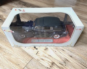 1938 Cadillac V16 Fleetwood | Signature Models | Blue & Black | 1:18 | New - Picture 1 of 4