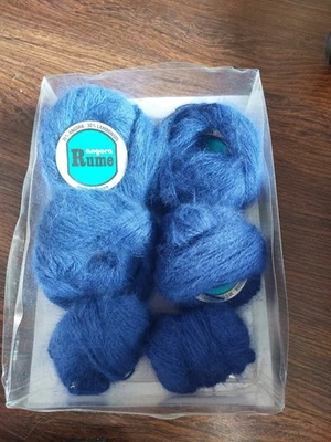 93g / 4x 70% Angora plus Reste Rume Wolle blaulila - Bild 1 von 4