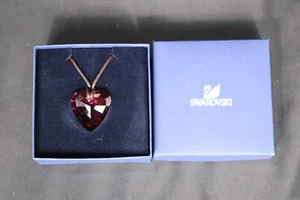 Swarowski Love Heart Colgante Burdeos Grabado Rojo Raro 1036938 - Imagen 1 de 10