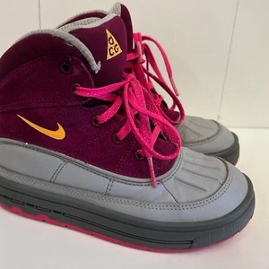 Nike ACG Woodside Girls High Boots in Rasberry Red size 12C - Picture 1 of 9