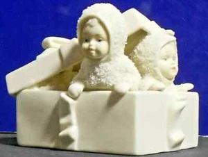 Snowbabies Dept 56 “In Present”  - Picture 1 of 2