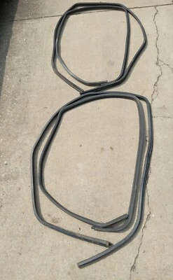 Restripa de goma para puerta, se adapta a Jeep Cherokee Sport 1999 4 puertas Foto 1 de 4