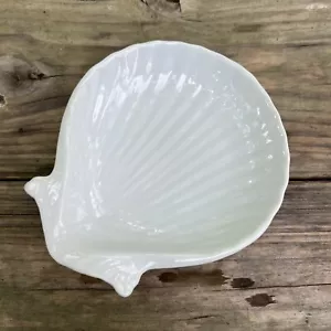 Ceramic Pottery White Scalloped Clam Sea Shell Dish 6" - Picture 1 of 4