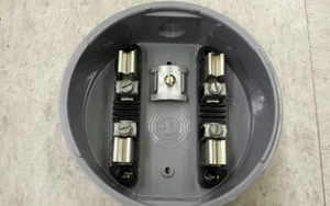 Standard residential 100 amp meter socket - Picture 1 of 4