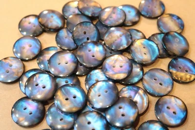 45 VINTAGE FAUX SHELL BUTTONS UNUSED 17mm - Image 1 of 4