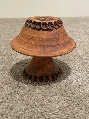 Escultura de decoración rústica de piedra de arcilla firmada por Janice Calder Foto 1 de 4