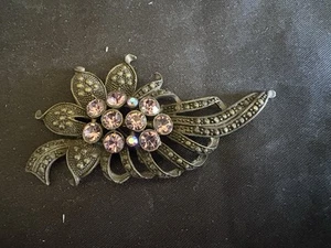 BROOCH: BEAUTIFUL UNIQUE VINTAGE BOUQUET LIKE JEWELLERY WITH PINK STONE - Picture 1 of 5