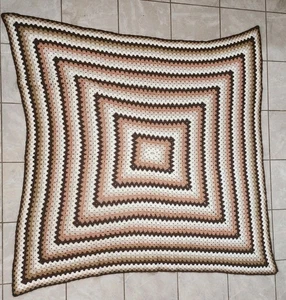 Manta de ganchillo vintage marrón afgana 52" X 52 hecha a mano Cottagecore Grannycore - Imagen 1 de 5