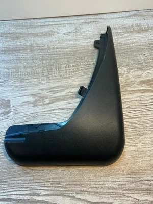 Ford Focus MK2 Front O/S Drivers Mud Flap Genuine OEM 4M5J16A262AA - Image 1 of 2