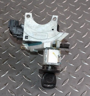 2002-2009 Chevy Trailblazer Ignition Switch Cylinder Housing & Key Assembly Oem - Image 1 of 4