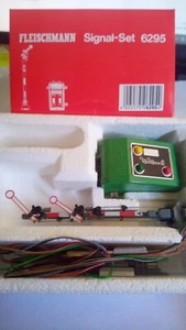 ART 6295 FLEISCHMANN SET COMPLETO PER SEGNALE DI 1^ CTG. A DUE PALETTE, NUOVO - Picture 1 of 4