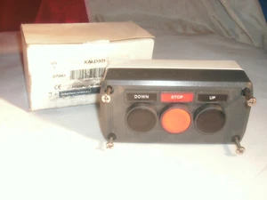 TELEMECANIQUE XALD321 3 BUTTON CONTROL STATION DOWN-STOP-UP 37942 - Imagen 1 de 2