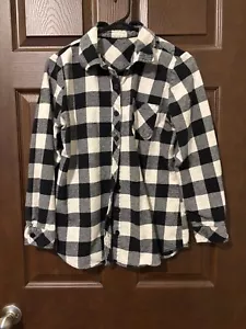 Camisa abotonada de franela blanca y negra a cuadros sin marca para mujer talla M - Imagen 1 de 3