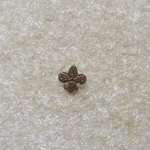 Boy Scouts Fleur-de-Lis Lapel Pinback Button Small Vintage - Picture 1 of 4