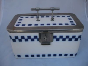 Caja de galletas. Alemania. Cerámica Mayólica y metal plateado. 1º Siglo XX - Imagen 1 de 9