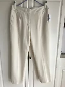 New Women’s Chaus Dress Pants size 8 Rich Vanilla Color Modern Chic Pleated - Picture 1 of 5