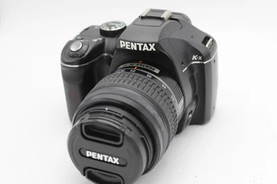 Pentax K K-X 12.4MP Digitalkamera - Schwarz (Kit mit DA L 18-55mm Objektiv) - Bild 1 von 2