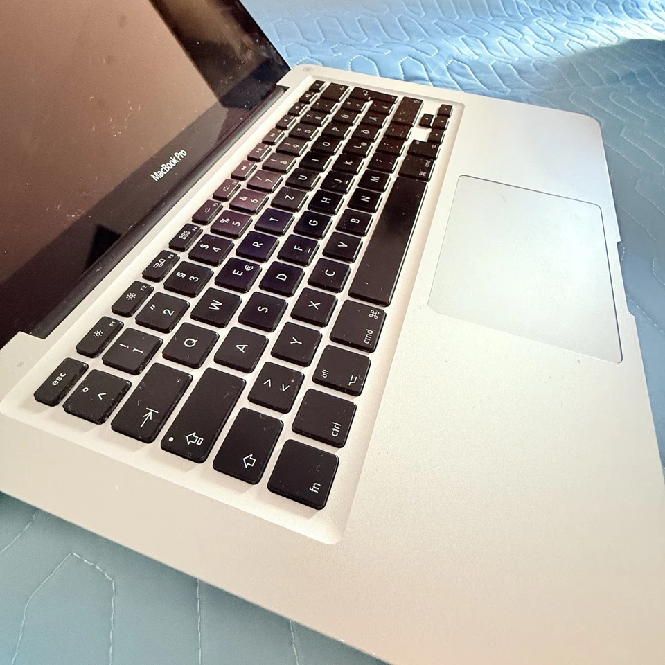 Apple MacBook Pro 13" (Mitte 2012) 512GB SSD, 2,5 GHz Dual-Core Intel Core i5 - Bild 1 von 4