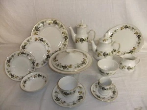 Royal Doulton - Larchmont (1963) - English translucent china - 4A1B - Picture 1 of 35