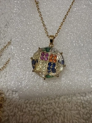 "Colgante de cristal blanco circonita cúbica multicolor 20"" en tono dorado/latón"  Foto 1 de 4