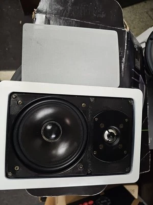 Altavoz de pared Definitive Technology UIW 55 Foto 1 de 2