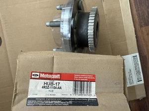 2005 Mustang wheel bearing hub Motorcraft - Picture 1 of 4