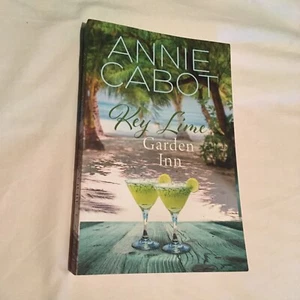 Key Lime Garden Inn Paperback Annie Cabot - Picture 1 of 2
