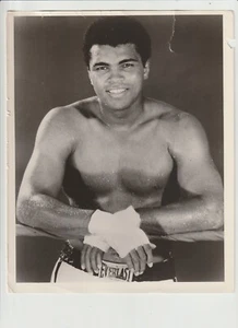 MUHAMMAD ALI BOXING HOFer ORIGINAL PUBLICITY PHOTO FROM ANGELO DUNDEE ESTATE - Picture 1 of 2
