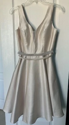 Vestido Junior Niñas Oro Rosa con Cinturón Estrás Línea A para Eventos Usado Una Vez  Foto 1 de 2