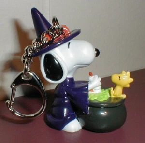 Whitman's Snoopy & Woodstock Halloween PVC Keychain/Clip-on Witch & Caldron New - Picture 1 of 1