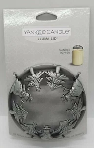Cubierta de vela Yankee Candle Illuma - muñeco de nieve plateado y árboles de Navidad - Imagen 1 de 3