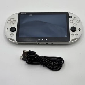 Console Sony PS Vita PCH-2000 bianca molto buona spedizione veloce no joystick drift. - Foto 1 di 7