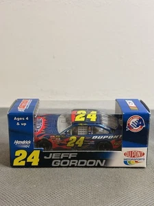 Jeff Gordon 2008 DuPont 1/64 Diecast - Picture 1 of 3