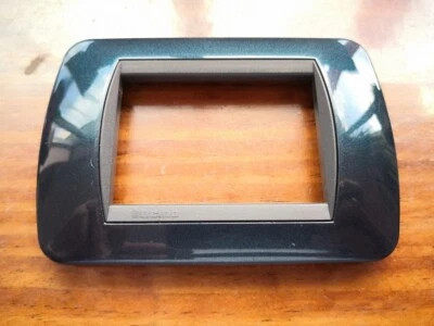 Placca verde in metallo pressofuso Bticino Living International L4803. Rara - Immagine 1 di 2