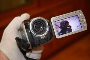 JVC Everio GZ-MG130E Camcorder 30Gb Hdd Hard Disk Digital Video Camera - Tested - Picture 1 of 15