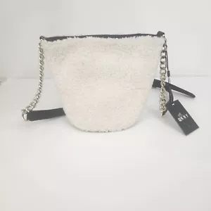 Bandolera DKNY Sherpa Bucket Marfil Sherpa Dorado - Imagen 1 de 12