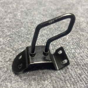 2009-2012 Chevrolet Traverse DASHBOARD RIGHT GLOVE BOX STORAGE LATCH STRIKER OEM - Picture 1 of 4