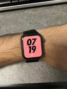 Apple Watch Nike SE 1. generacji (GPS) 44mm aluminiowa obudowa (czarna) - Zdjęcie 1 z 10