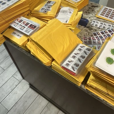 Libros de estampillas de temporada de colección Foto 1 de 2