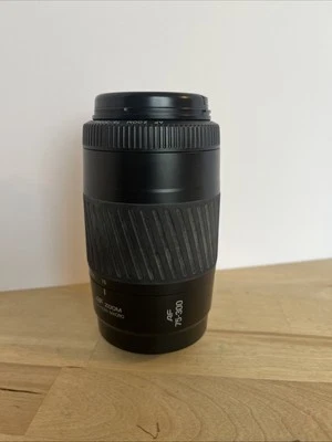 Minolta AF ZOOM 75-300mm F/4.5-5.6 Macro With Case UNTESTED - Image 1 of 4